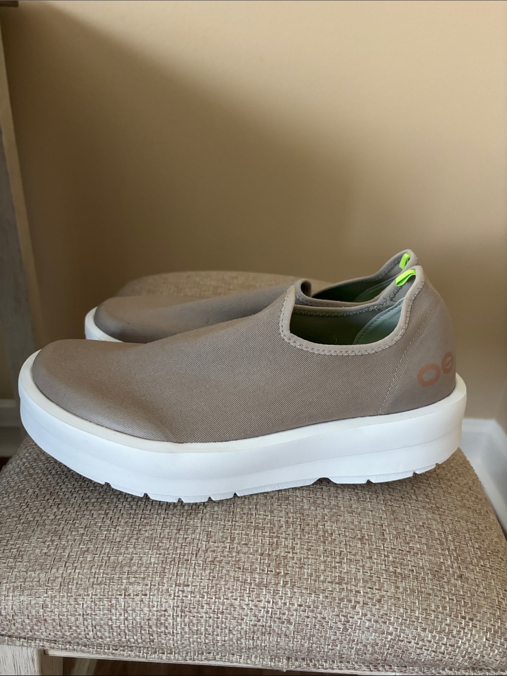 OOFOS OOmg Eezee Low Womens Slip on Shoes Snickers. Sz 11.